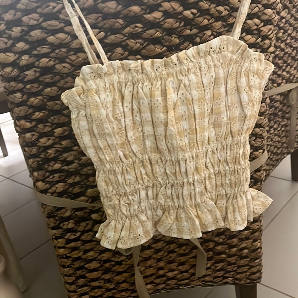 Yellow and white eyelet